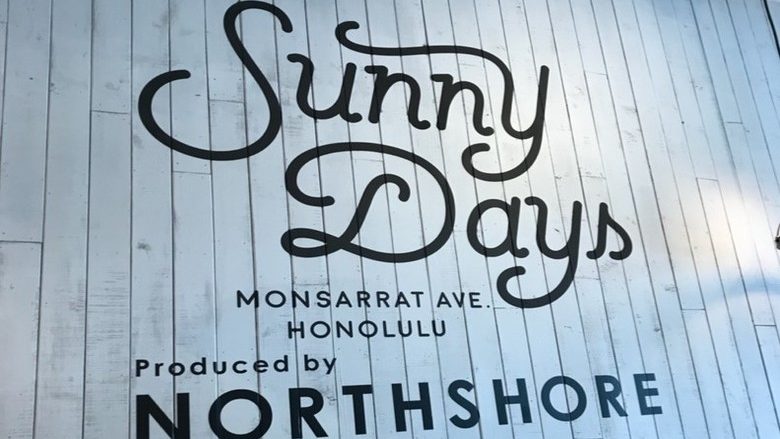 モンサラットにある「サニーデイズカフェ／Sunny Days Cafe」でパンケーキ♪