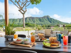 クイーンカピオラニホテル3階『デック』が週末の朝食とブランチを再開！サンクスギビングディナーの予約も受付中!