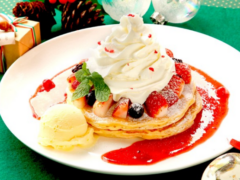 バーガーだけじゃない！クア・アイナで期間限定のクリスマスメニュー「クリスマスパンケーキ」が登場！