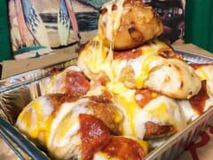 病みつきになる美味しさ！ハワイのロコたちにも大人気のピザレストラン「ビッグカフナズピザ／Big Kahuna's Pizza」をご紹介