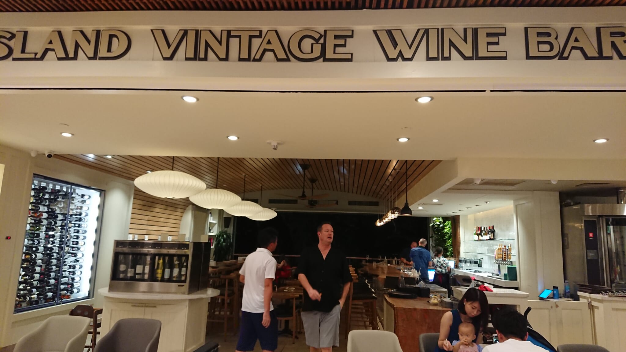 ワイン好き必見！ハワイで絶対に行っておきたいレストラン「アイランド・ヴィンテージ・ワイン・バー／Island Vintage Wine Bar