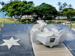 【えひめ丸事故から20年】カカアコの小高い丘の上にある慰霊碑