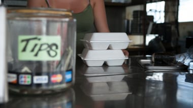 プラスチック削減を目的としたオアフ島の食品販売業者への新たな条例が4月１日より施行開始