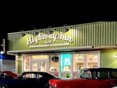 伝統的なハワイ料理が食べられる「Highway Inn／ハイウェイイン」が移転！気になるオアフ島の鉄道の関係もお届け