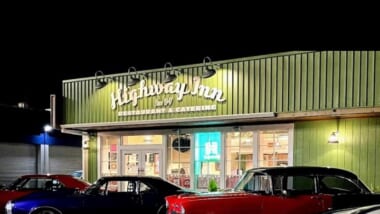 伝統的なハワイ料理が食べられる「Highway Inn／ハイウェイイン」が移転！気になるオアフ島の鉄道の関係もお届け