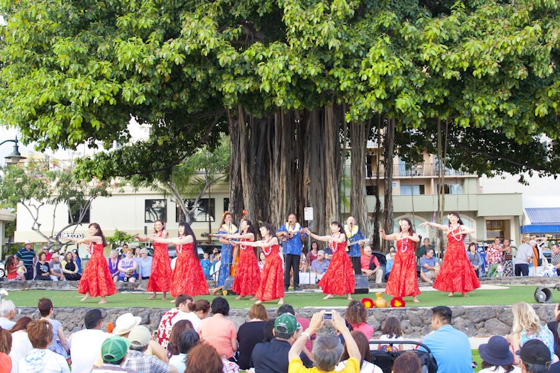 201205-N_kuhio-hula_007_1000