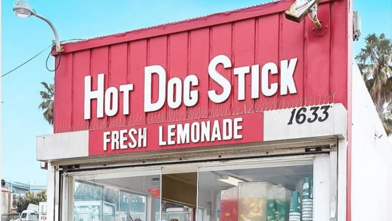【ハワイ新店オープン情報】 パールリッジにオープン！ハワイのロカールに愛され続けてきた「Hot Dog on a Stick／ホットドッグ・オン・ア・スティック」