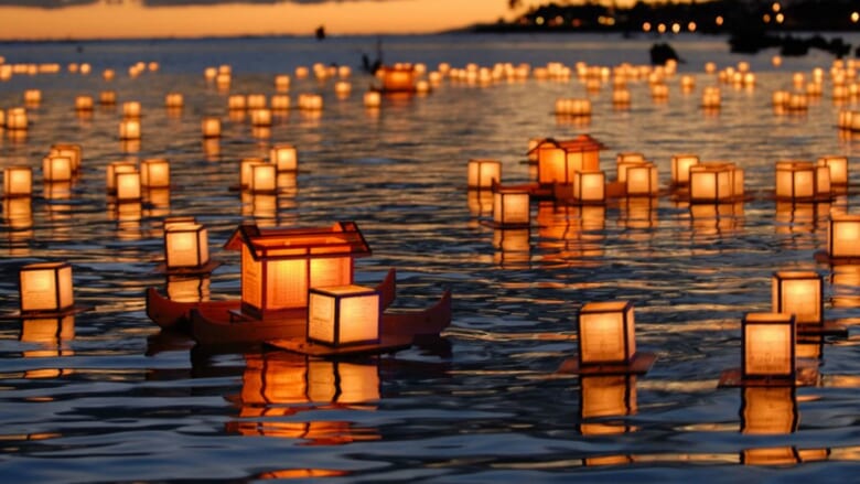2021年も中止となった「ランタンフローティング・ハワイ/Lantern Floating Hawaii」とはどんなイベント?イベントに込められたメッセージをお届け