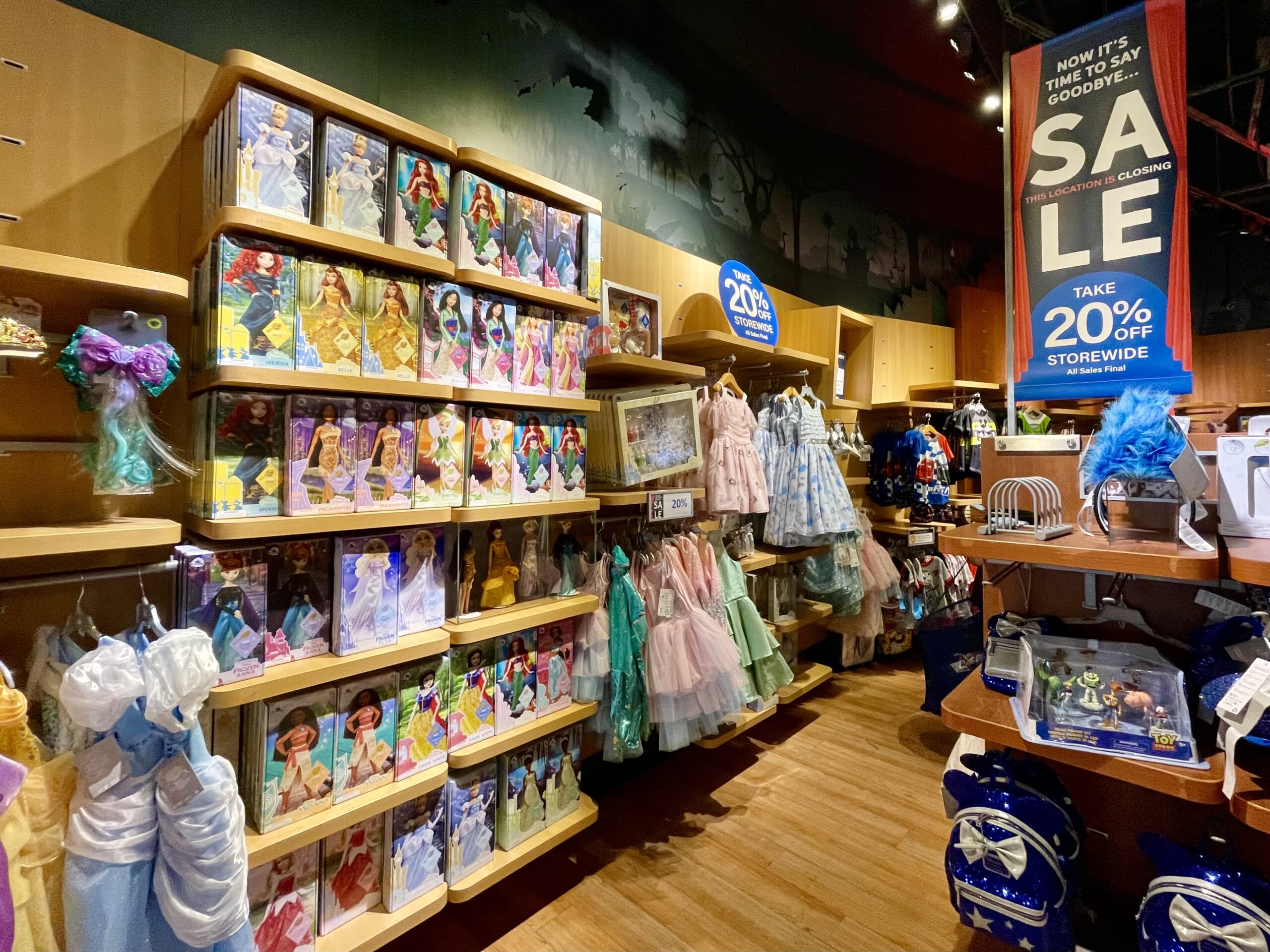 ハワイ唯一のディズニーストア アラモアナ センター店が7月に閉店 ハワイの最新情報をお届け Lanilani