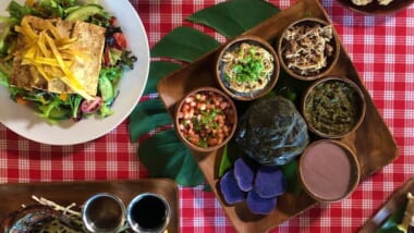 ハワイの伝統料理「ルアウシチュー」とは？伝統料理が食べられるお店もご紹介