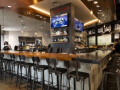 テラス席やオープンスペースがあるワイキキのグルメ店