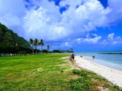 あの「チャイナマンズハット」も見られる！ハワイでドライブ中の休憩スポット「Kualoa Regional Park／クアロア・リージョナル・パーク」をご紹介