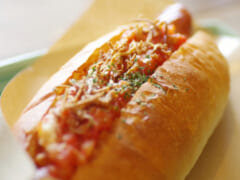 本場の美味しいホットドッグにかぶりつこう