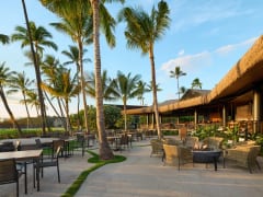 カアナパリビーチホテルにビーチフロントレストランHuihuiがオープン