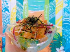 ハワイの人気メニューが勢揃いの「フレッシュ・バイツ・ハワイ」がモイリイリ地区にオープン！