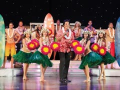 ロイヤル・ハワイアン・シアターのロック・ア・フラが週３回公演を再開