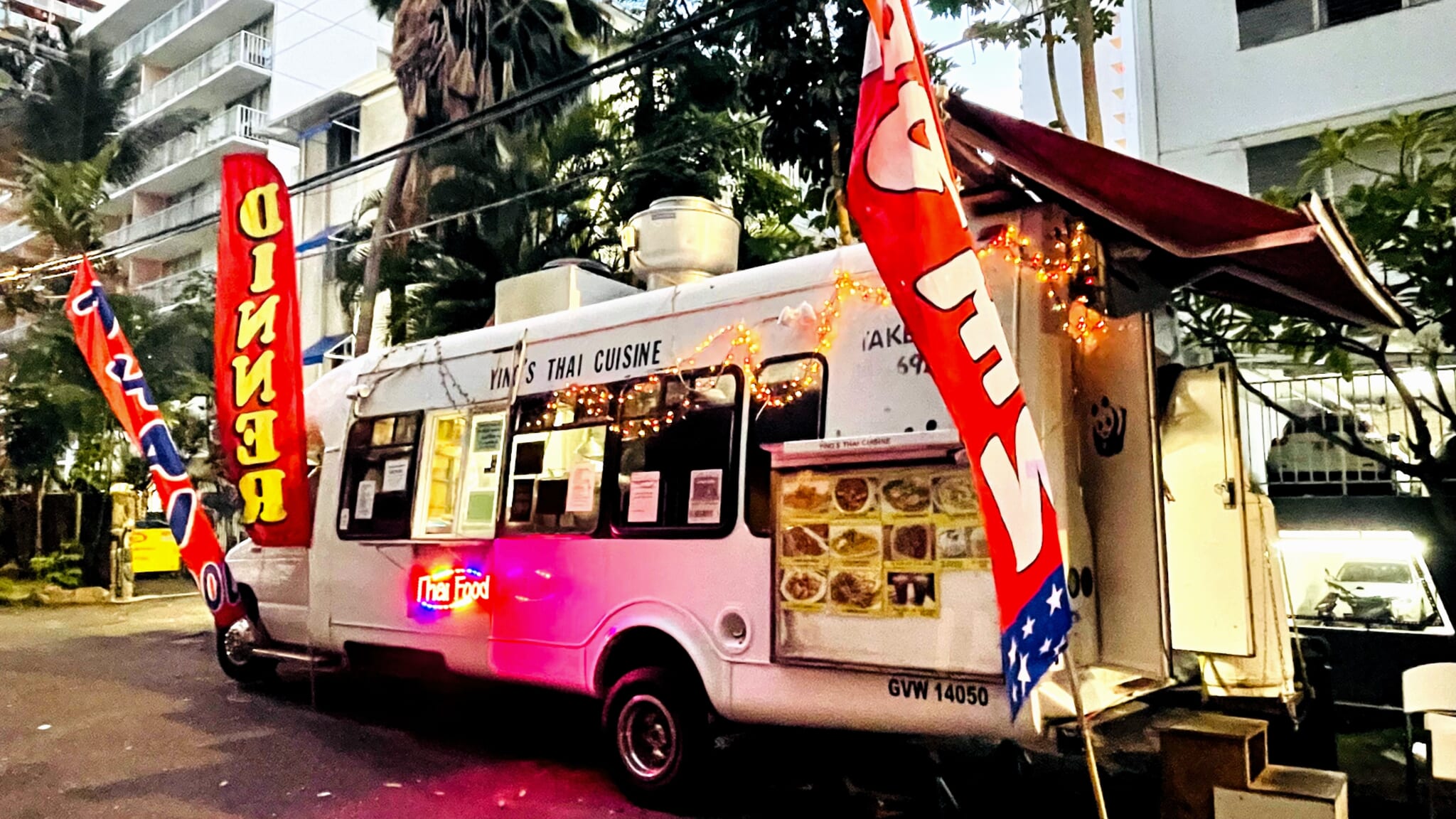 【在住者レポート】個性的なフードトラックが集まるワイキキのグルメストリートをご紹介！ ハワイの最新情報をお届け！LaniLani