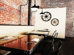 ハワイ・ダウンタウンで食べられるジューシーなハンバーガー「Livestock Tavern／ライブストック・タバーン」をご紹介