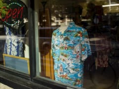 遂に再オープン！昔ながらの製法を守り続けるアロハシャツブランドKona Bay Hawaii