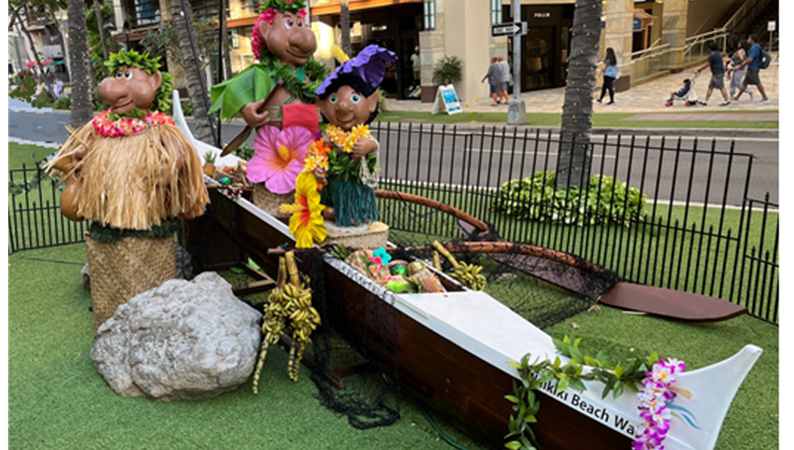 ワイキキ・ビーチ・ウォークにメネフネ登場