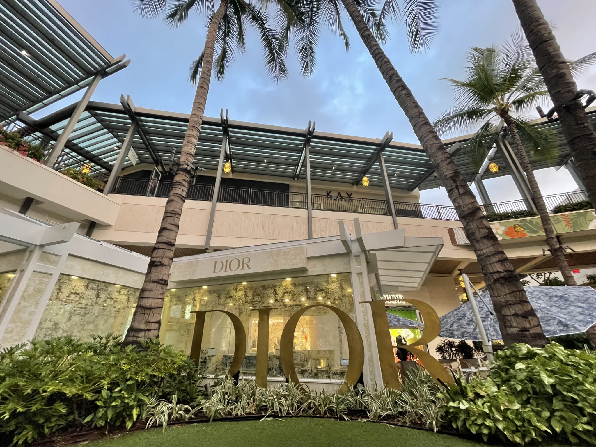 アラモアナセンターにイタリアの本格的なコーヒーが飲める「イリーカフェ」がオープン！大人気の「Dior Cafe」の再開も ハワイの最新情報