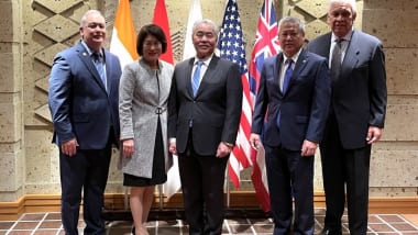 ハワイ州知事、代表団を率いて来日：交流再開に向けて日本政府と経済界を表敬訪問し、旅行業界関係者と意見交換