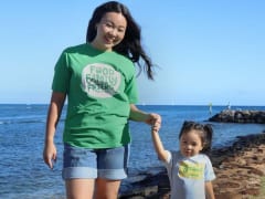 ユニクロxフードランドのコラボレーションTシャツがユニクロ・ハワイにて本日より販売開始！