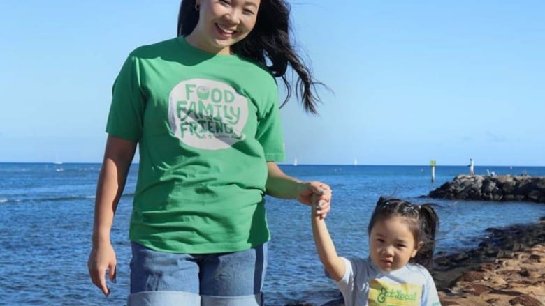 ユニクロxフードランドのコラボレーションTシャツがユニクロ・ハワイにて本日より販売開始!