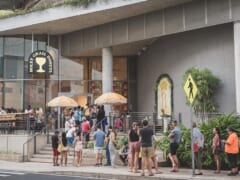ハワイの「ホーリーグレイルドーナツ」がカカアコに旗艦店をグランドオープン！