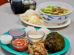 分け合って味わう幸せ。おばあちゃんが伝えた伝統料理Kuhio Grille（クヒオ・グリル）