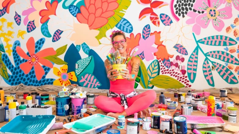 カラフルで美しいハワイを伝えたい!カイルア在住アーティストSuzanne Jennerich