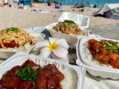 ワイキキビーチでテイクアウトランチを楽しむならこのお店