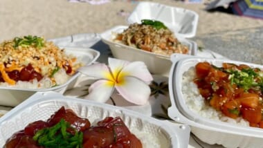 ワイキキビーチでテイクアウトランチを楽しむならこのお店