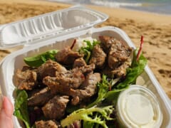 ワイキキからでも気軽に行ける話題のプレートランチ店